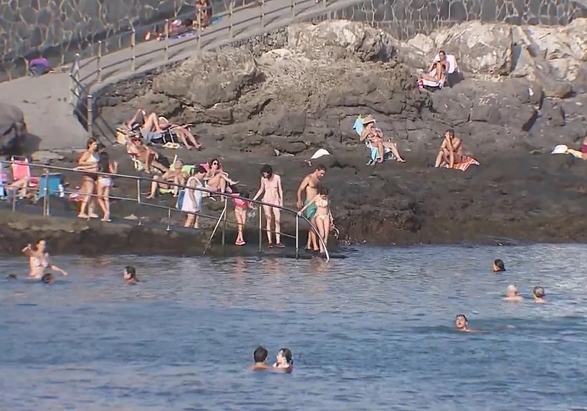 Foto: Canarias afronta el peor día de la ola de calor con hasta 39 grados y alerta por incendios