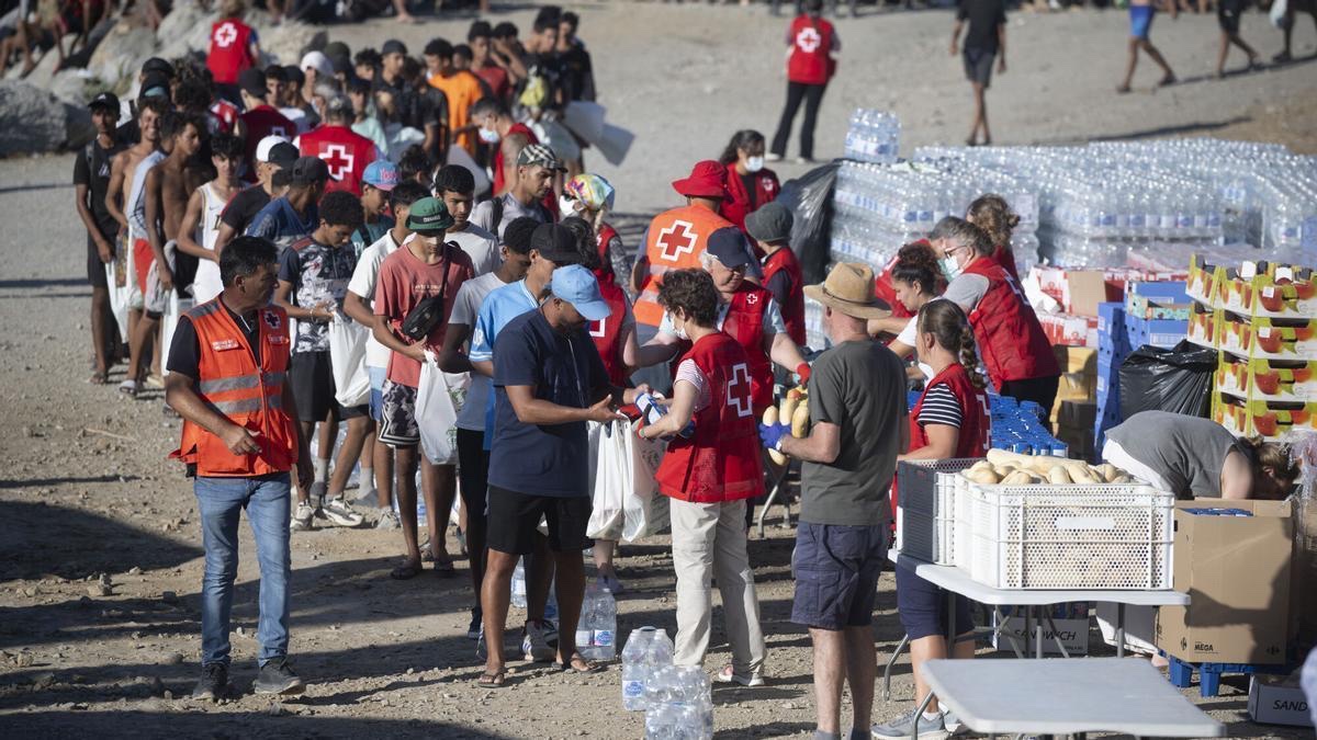 Foto: Sanidad convoca a las comunidades para coordinar el envío de vacunas a Ceuta tras la crisis migratoria